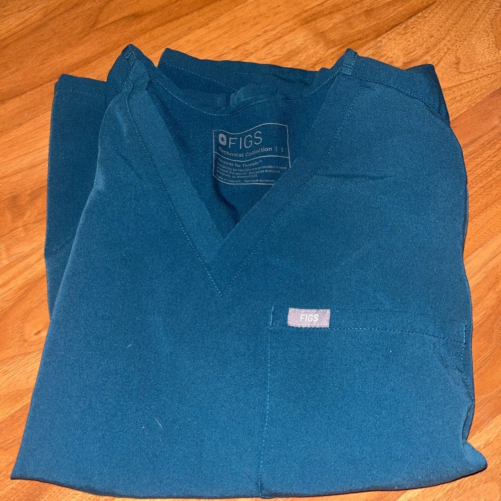 Figs Caribbean blue Scrub Top